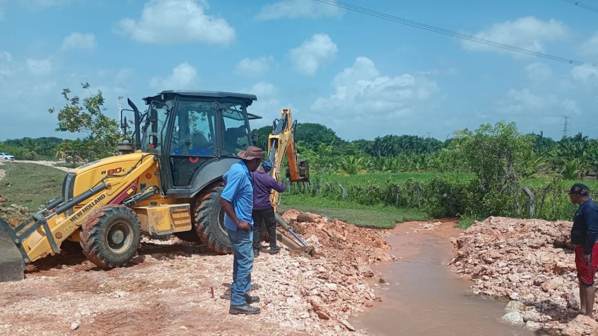 brigadas-de-la-caasd-intervienen-averia-en-tuberia-de-48-pulgadas-en-santo-domingo-este