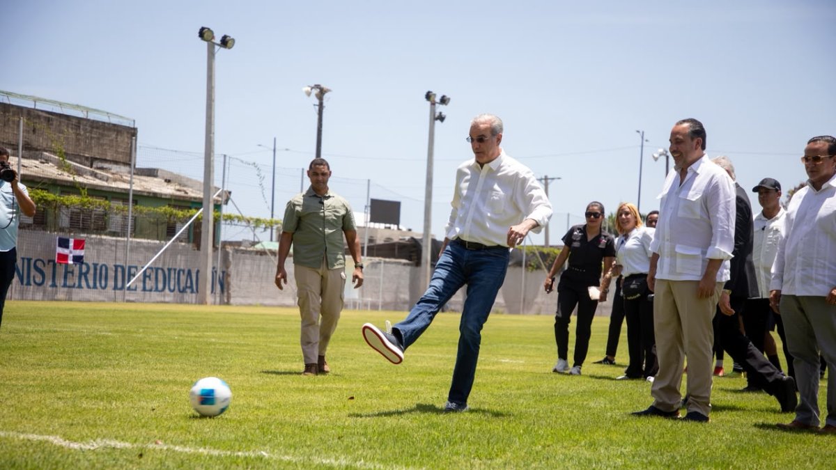presidente-inaugura-centro-de-iniciacion-deportiva-escolar-en-sde