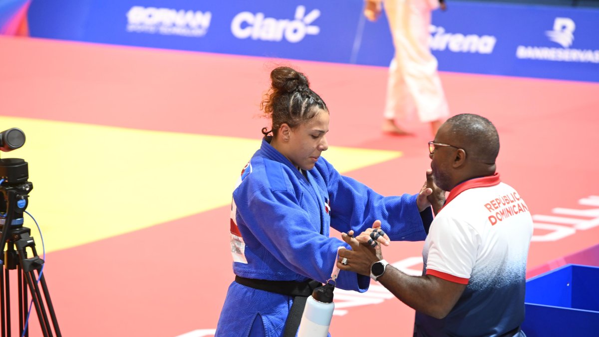 esmeralda-damiana-gana-la-segunda-medalla-de-oro-para-rd-tras-vencer-a-la-venezolana-eliana-aguilar
