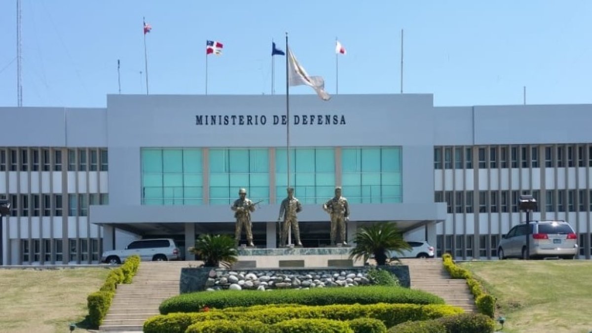 “el-ascenso-hay-que-ganarselo”:-fernandez-onofre-fija-postura-sobre-el-escalafon-militar