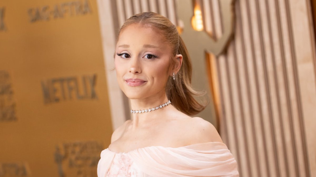 ariana-grande-denuncia-a-varios-hackers-por-filtrar-musica-y-fotos-durante-anos