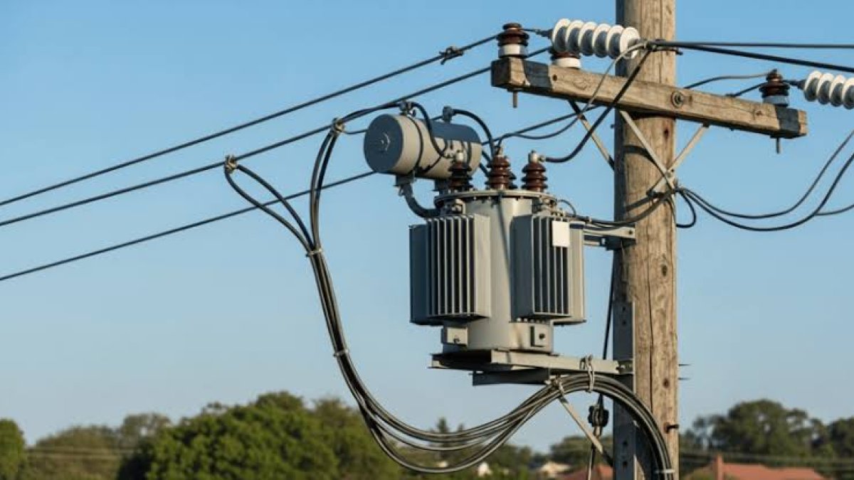 hombre-muere-electrocutado-en-villa-mella;-comunidad-estalla-en-protesta-por-mal-servicio-energetico