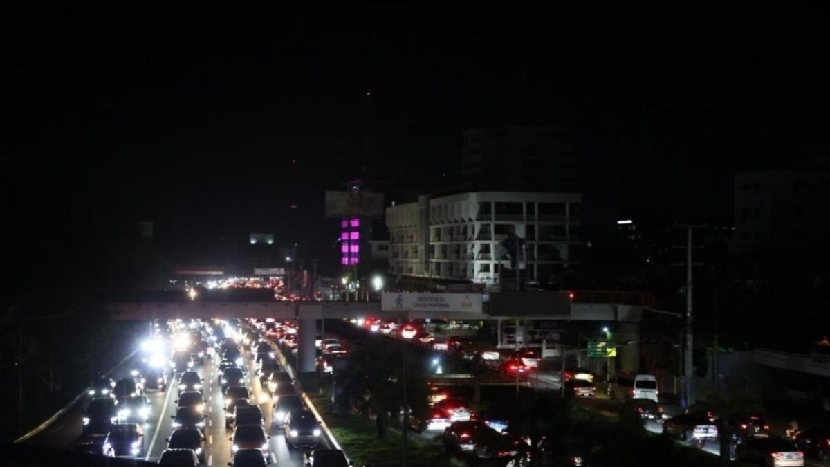 protestas-en-santo-domingo-por-cortes-de-electricidad-de-hasta-siete-horas-y-altos-costos-de-facturas
