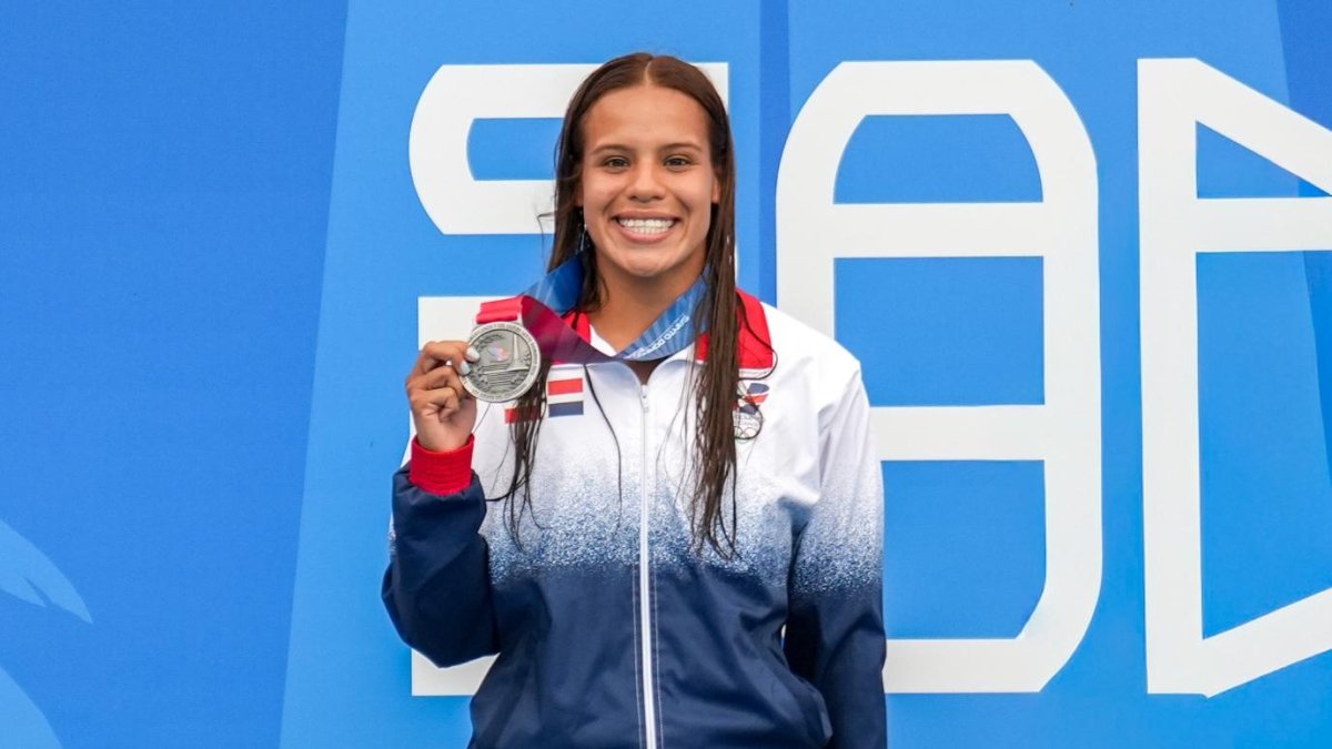 victoria-garza-hace-historia-con-plata-en-plataforma-de-10-metros