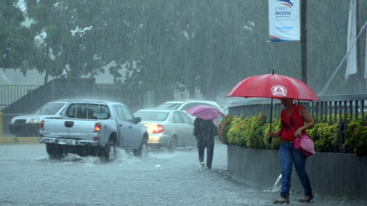 coe-emite-alerta-para-la-capital-por-aguaceros,-tormentas-electricas-y-rafagas-de-viento
