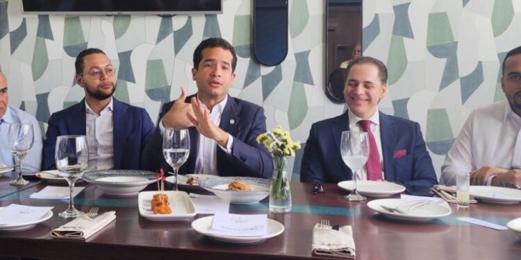 omar-fernandez-ve-necesaria-una-alianza-fp-y-el-pld-para-2028;-deja-aspiraciones-en-manos-de-leonel