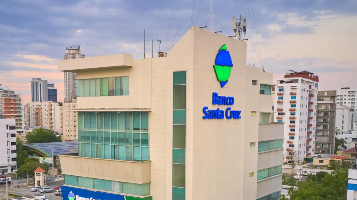 mejora-perspectiva-del-banco-santa-cruz-a-«positiva»-y-ratifica-calificacion-«aa-«