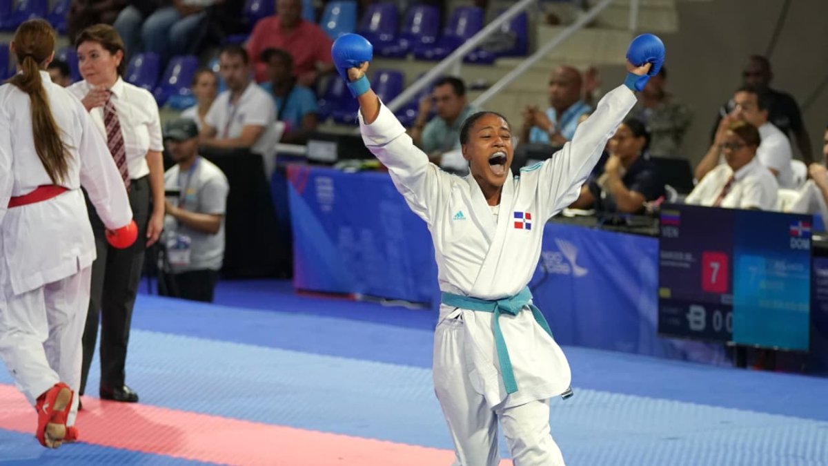 dominicana-penelope-polanco-gana-medalla-de-oro-en-karate-de-jcc-santo-domingo-2026