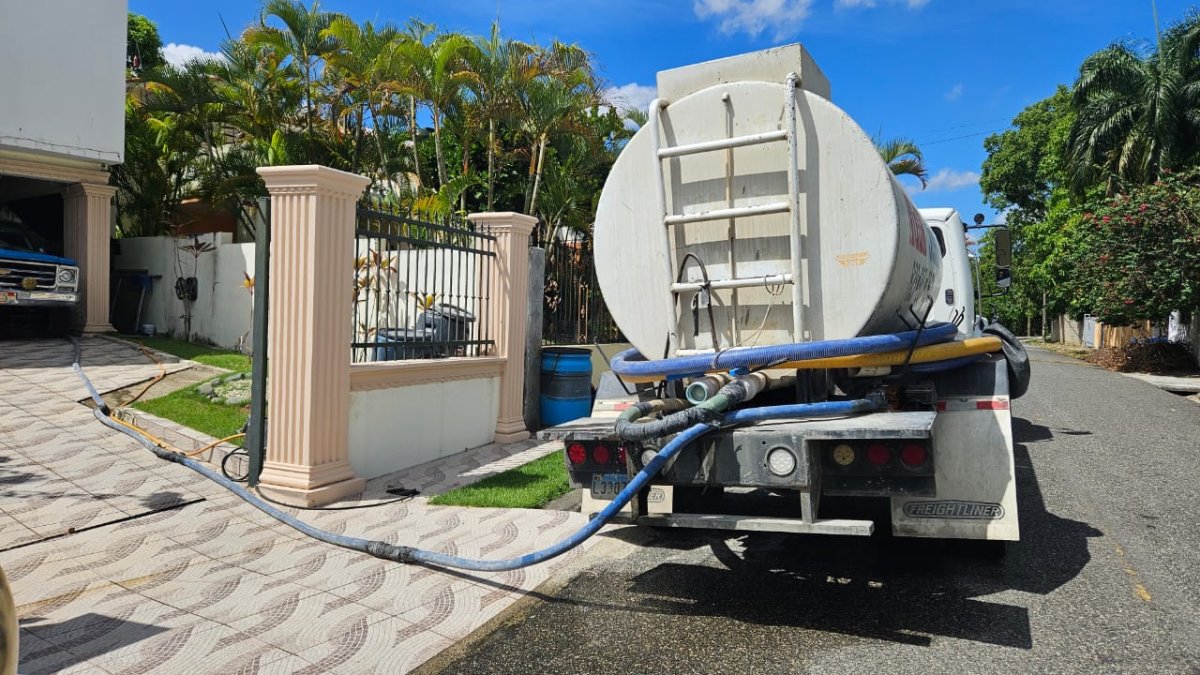 vecinos-de-puerta-de-hierro,-arroyo-hondo,-denuncian-llevan-2-meses-sin-agua-potable