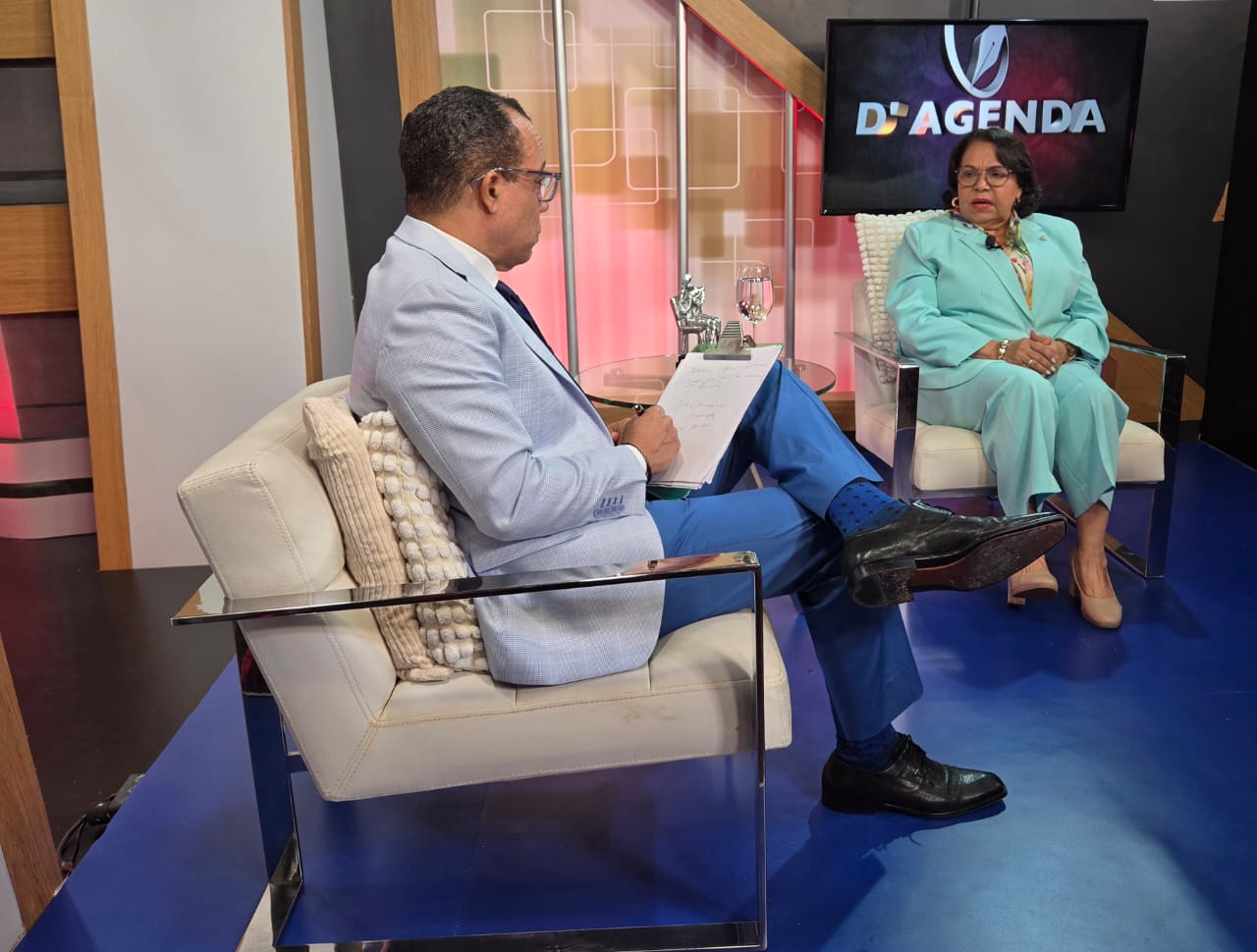 video-emma-polanco-dice-se-esta-auditando-gestion-de-roberto-fulcar-en-ministerio-de-educacion