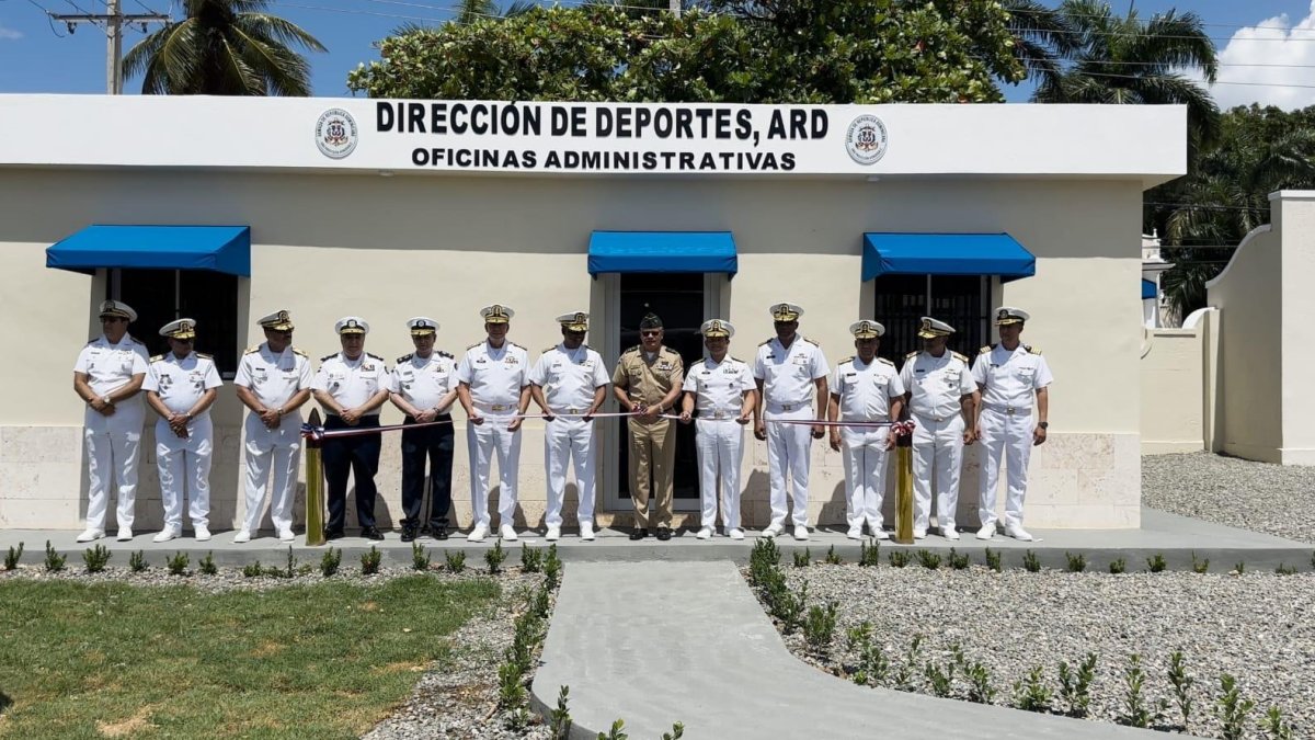 ministro-de-defensa-inaugura-nuevas-instalaciones-deportivas-en-la-armada