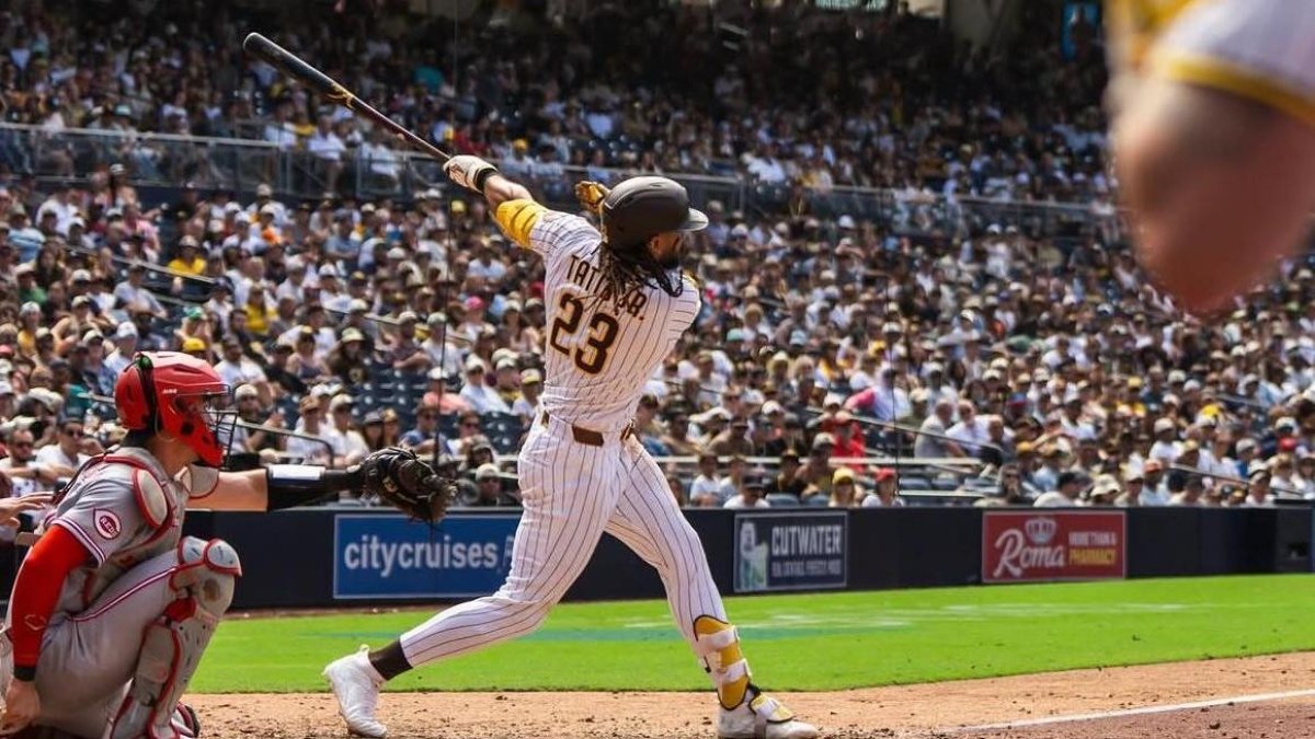 fernando-tatis-jr.-y-austin-hays-impulsan-a-los-padres-a-una-victoria-de-7-2-sobre-los-astros