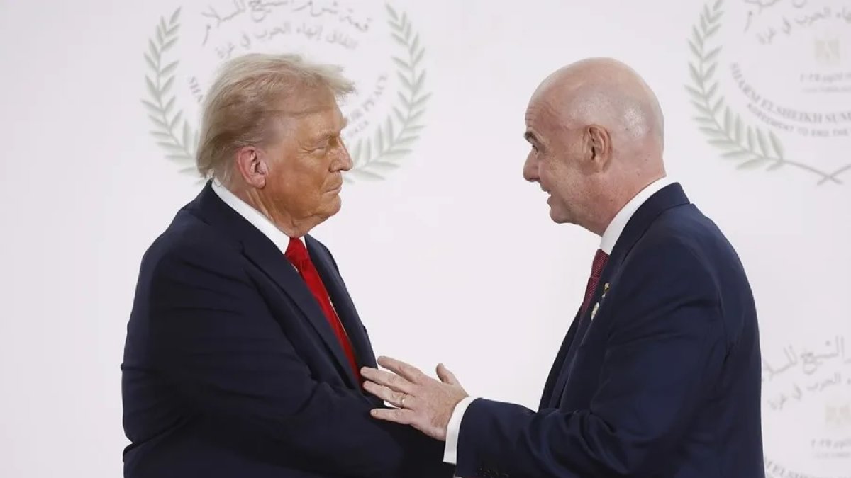 donald-trump-sale-en-defensa-de-gianni-infantino