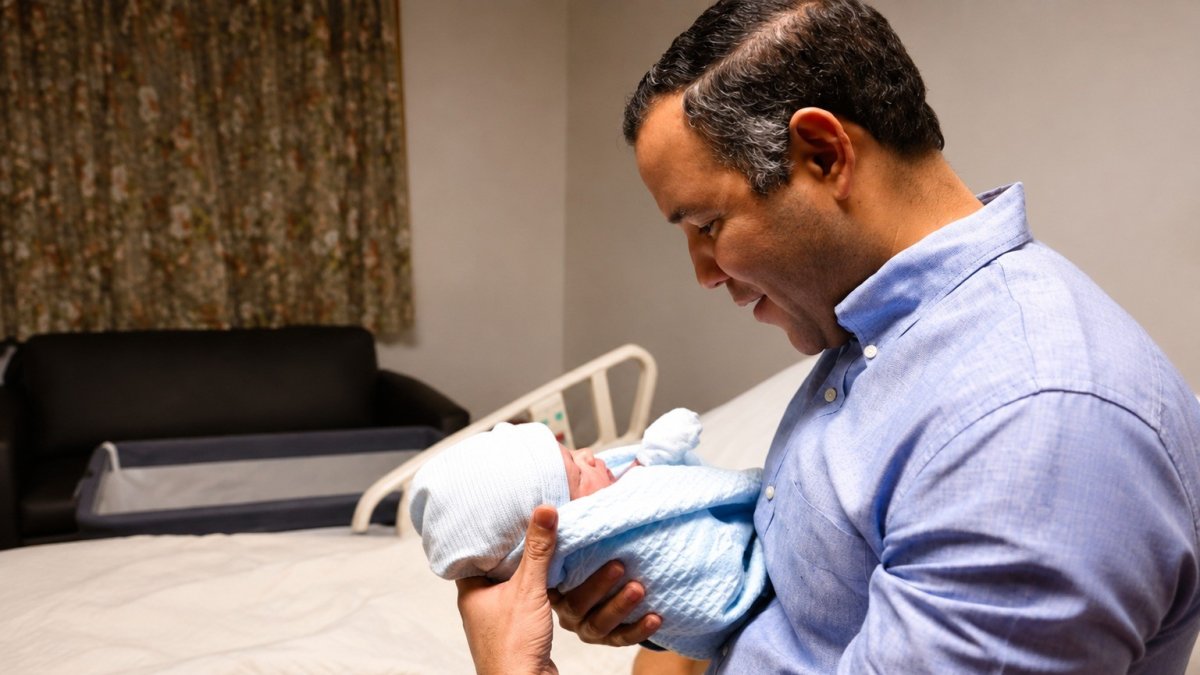 johnny-pujols,-secretario-general-del-pld,-se-convierte-en-padre-por-tercera-vez