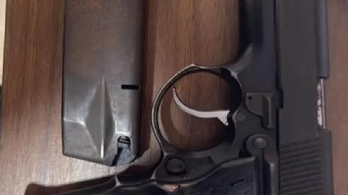 Entregan pistola a la Policía para investigar muerte a tiros en La Cuaba