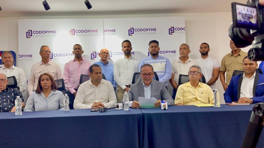 adocalza-garantiza-capacidad-para-producir-casi-600-mil-pares-de-zapatos-escolares