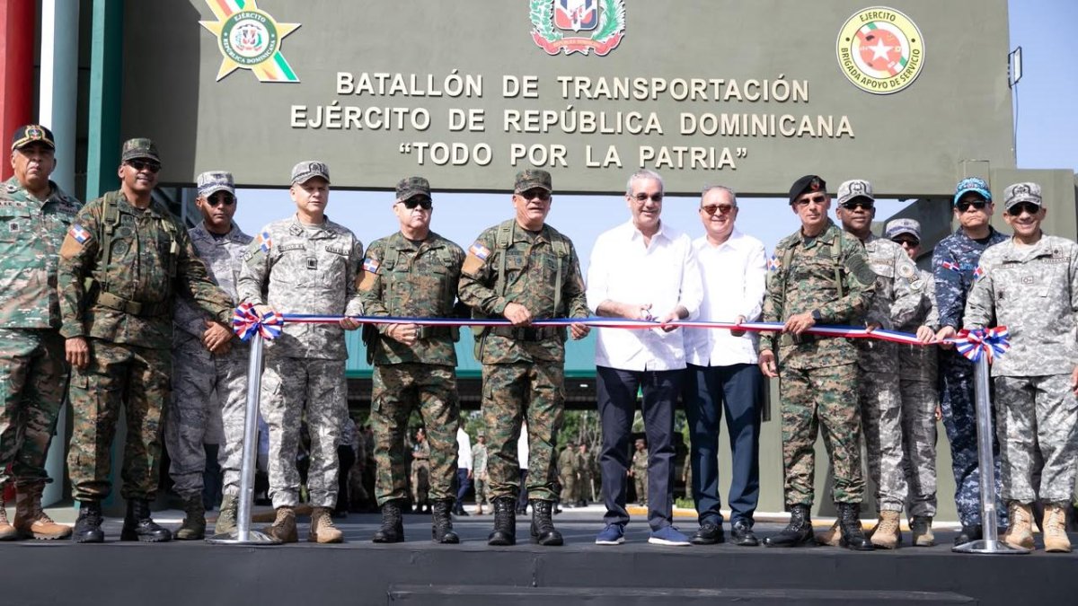 en-apretada-agenda:-abinader-inaugura-obra-militar,-impulsa-educacion-y-gradua-jovenes