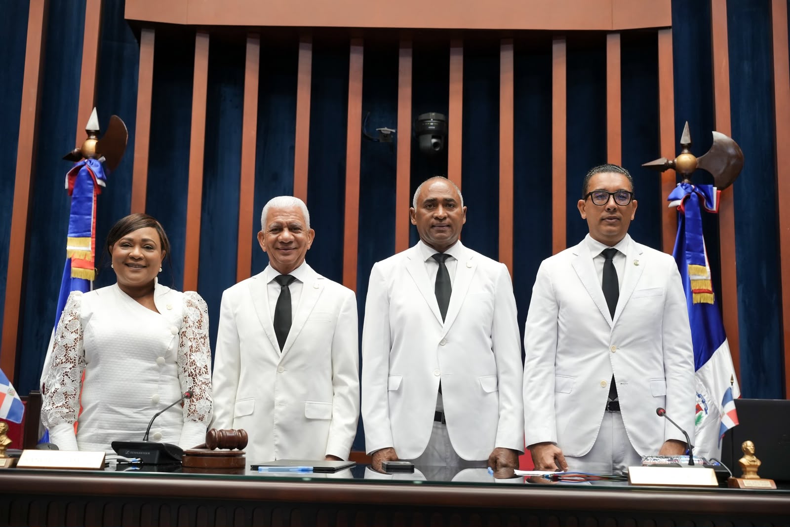julito-fulcar-asume-la-vicepresidencia-del-senado-y-coloca-a-peravia-en-la-direccion-de-la-camara-alta