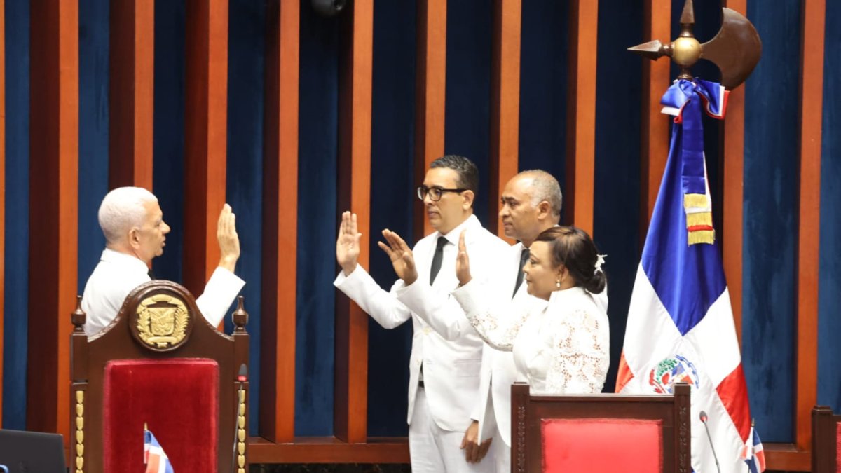 juramentan-nuevo-bufete-del-senado;-ricardo-de-los-santos-asume-cuarto-periodo