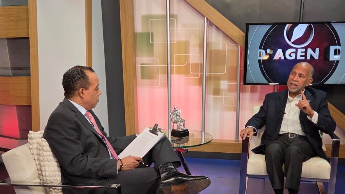 eduardo-hidalgo-afirma-contenido-textos-de-historia-responde-a-intereses-foraneos