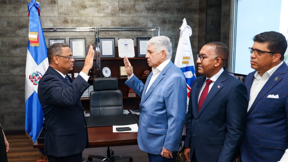 merido-torres-espinal-asume-como-nuevo-director-del-departamento-aeroportuario
