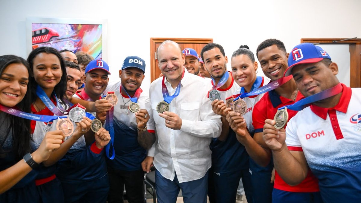 alcalde-de-santiago-entrega-incentivos-a-atletas-medallistas