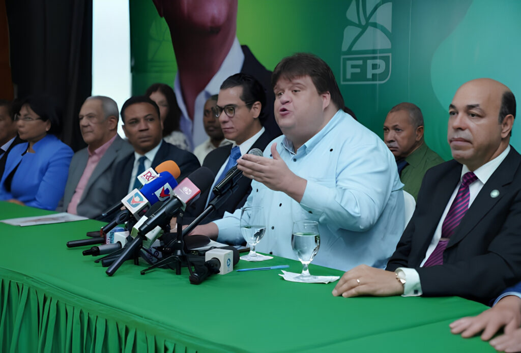 Raúl Martínez pide investigar omisión procesal que compromete RD$2,693 millones del Estado