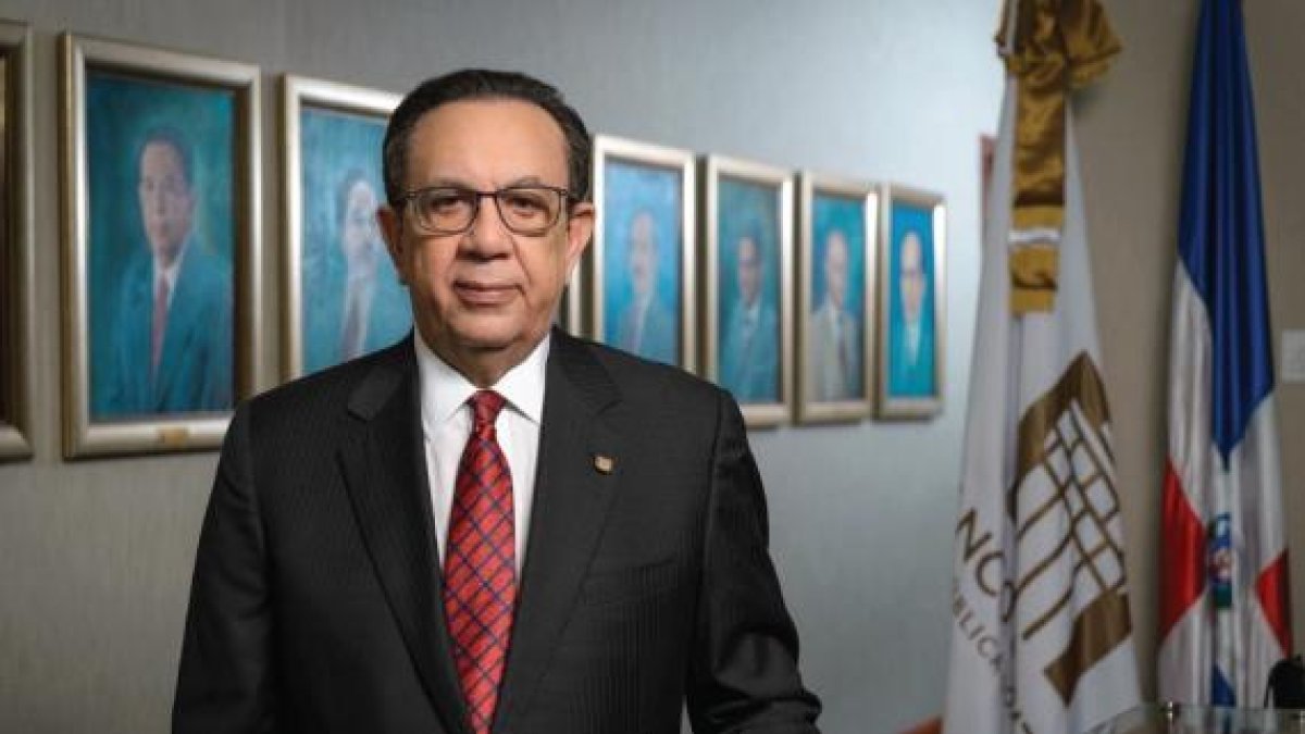 hector-valdez-albizu,-gobernador-del-banco-central