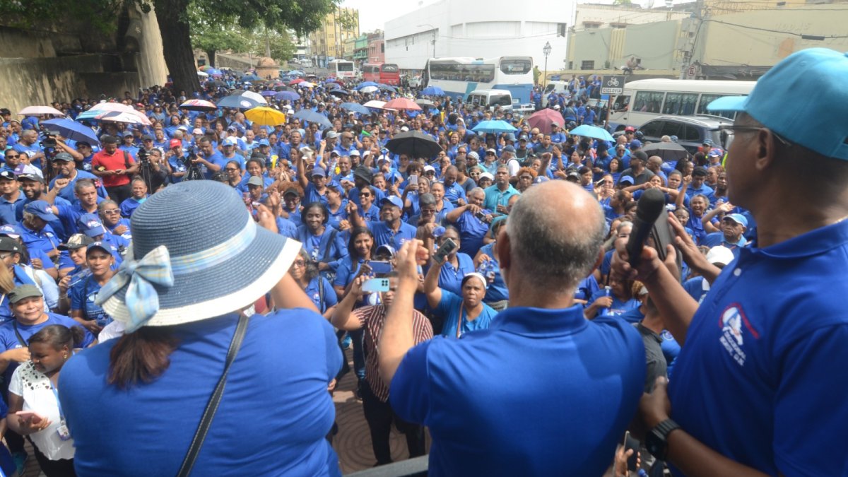 “deme-los-chelitos”:-maestros-presionan-al-gobierno-y-exigen-pago-de-incentivo-por-desempeno