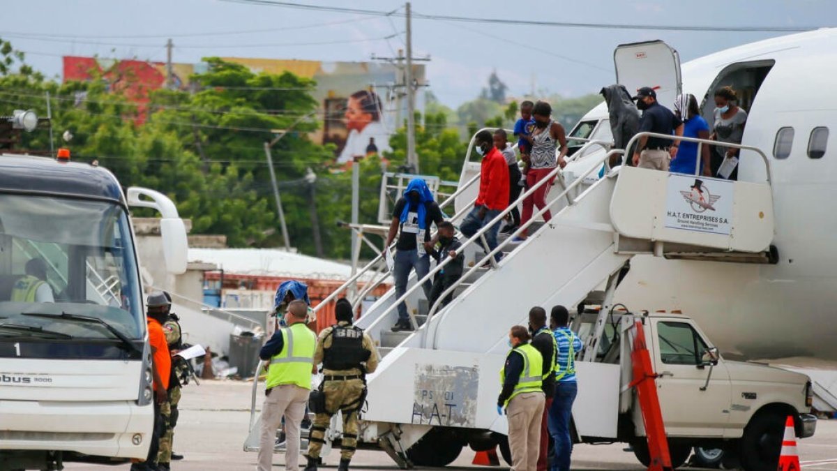 haiti-recibe-desde-eeuu.-el-primer-grupo-de-deportados-tras-el-termino-del-tps