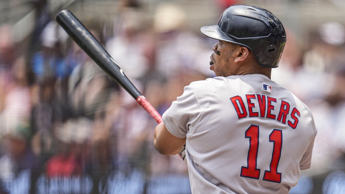 rafael-devers-responde-con-cuadrangular-en-su-regreso-al-fenway-park