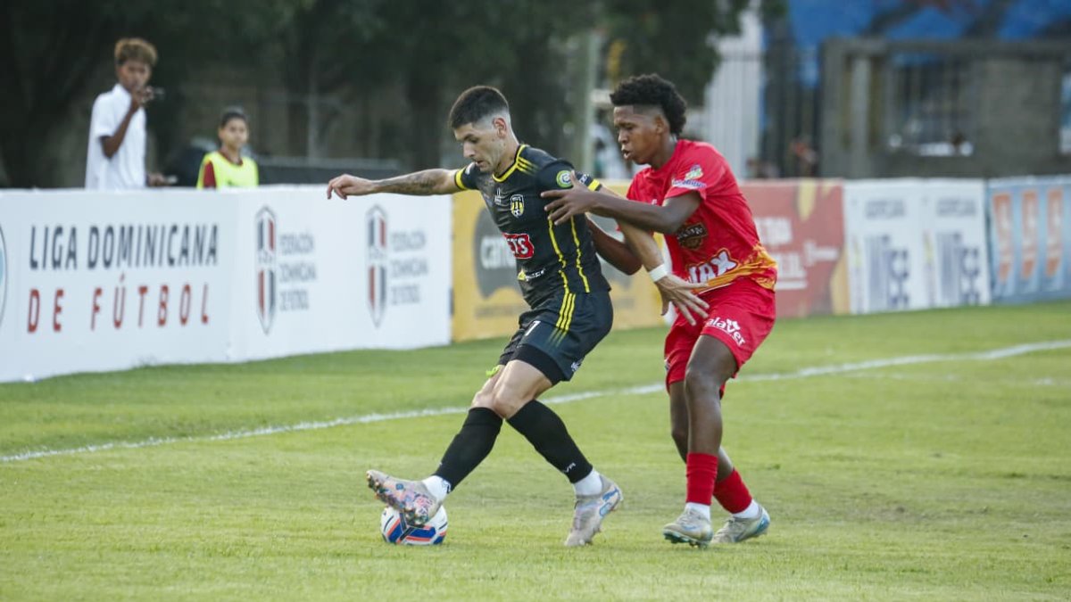 Moca FC y Atlético Vega Real firman empate sin goles en el inicio de la LDF 2026-2027