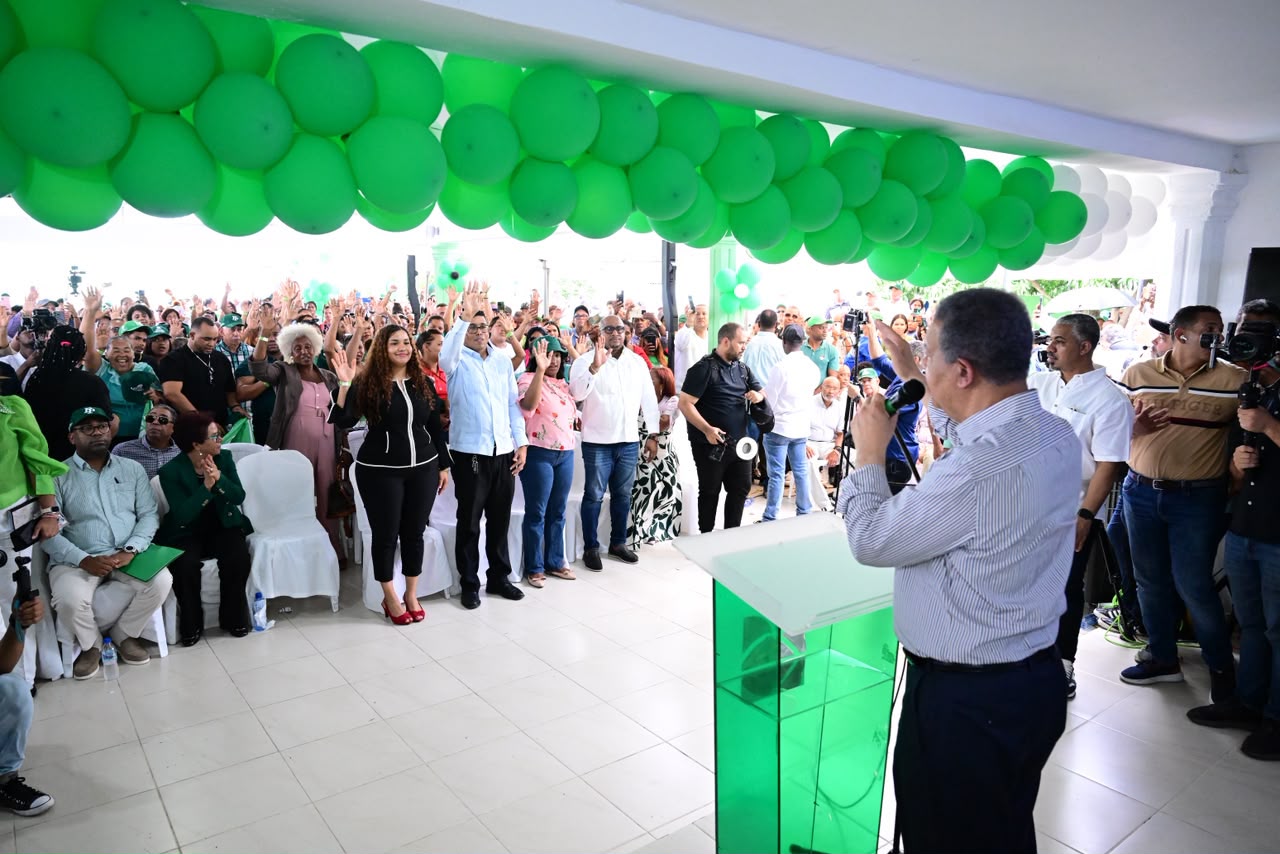 leonel:-sde-vive-“tormenta-perfecta”-con-apagones,-falta-de-agua-y-acumulacion-de-basura