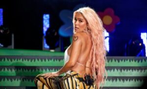 Karol G  se presenta ante más de 90 mil personas en Chicago