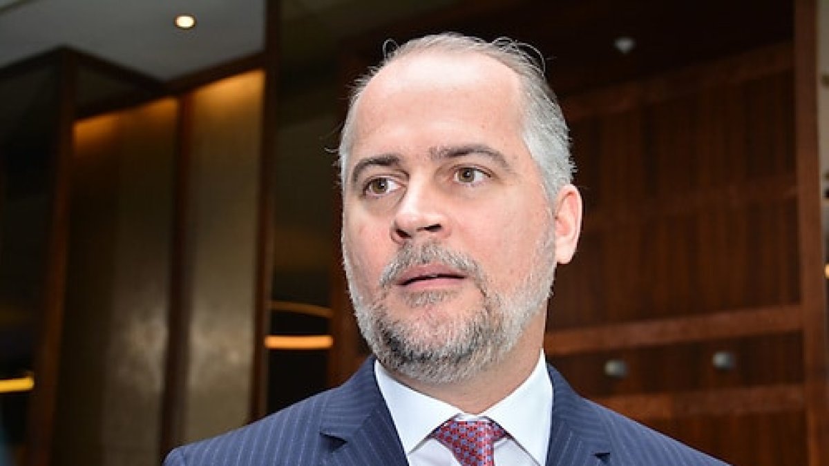 presidente-retoma-decretos:-reemplaza-a-alejandro-fernandez-en-superintendencia-de-bancos