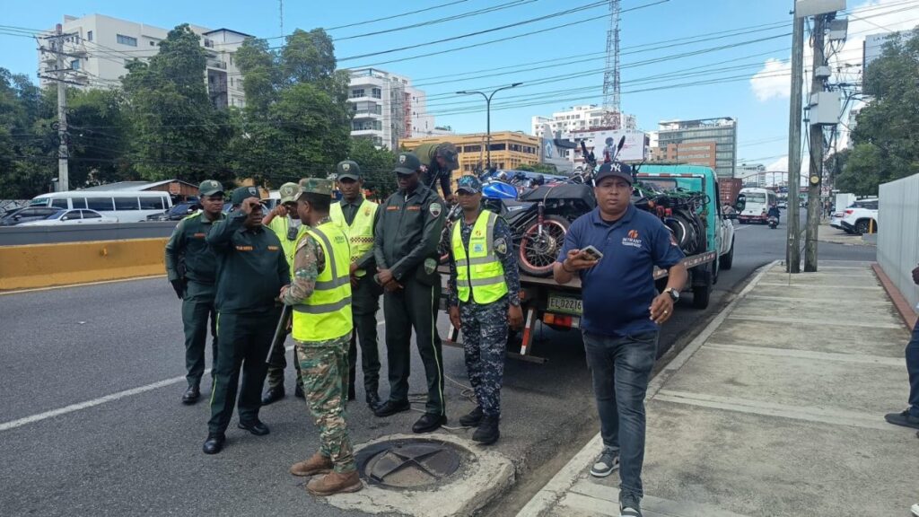intrant-y-digesett-se-lanzan-en-las-calles-contra-motoristas-que-violan-ley-de-transito