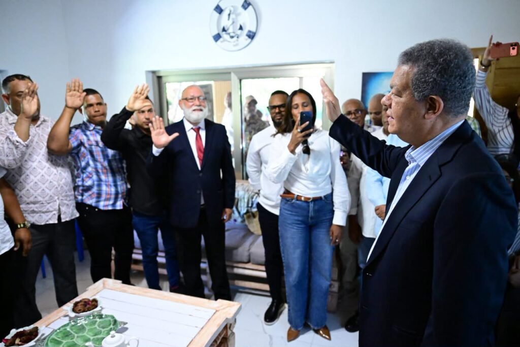 Leonel: “El PRM está viniendo a la Fuerza del Pueblo y eso está ocurriendo en todo el país”