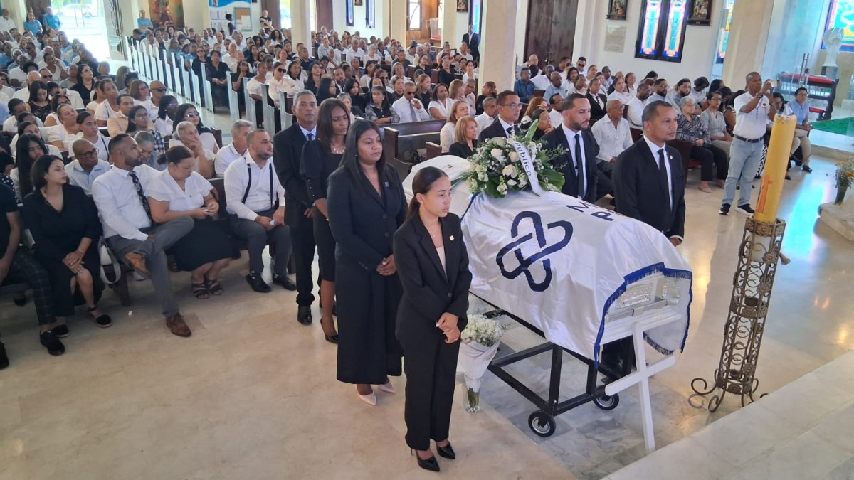 dan-ultimo-adios-al-jurista-juan-gil-lazala-en-cotui;-yeni-berenice-resalta-su-legado
