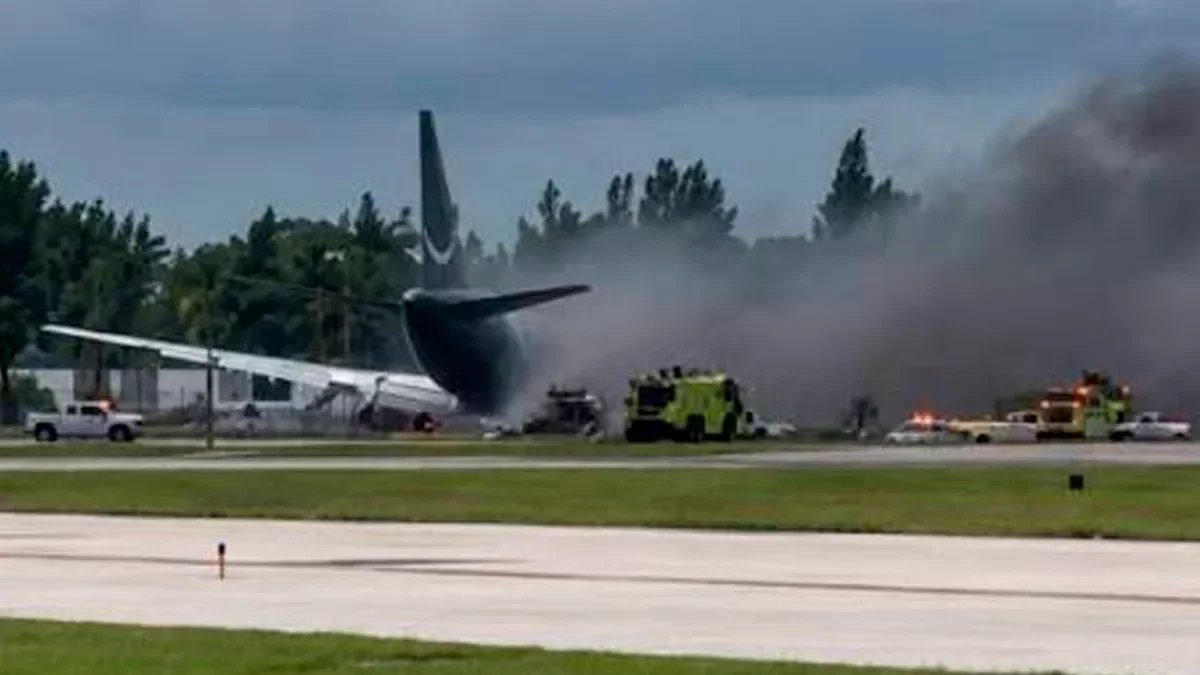 se-sale-de-la-pista:-un-avion-de-carga-de-amazon-se-estrello-en-el-aeropuerto-internacional-de-miami