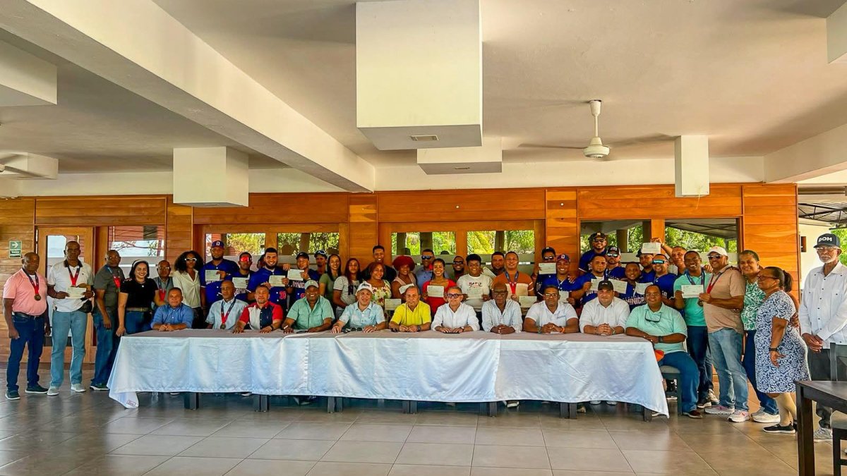 federacion-de-softbol-agazaja-a-sus-selecciones-medallistas-en-santo-domingo-2026