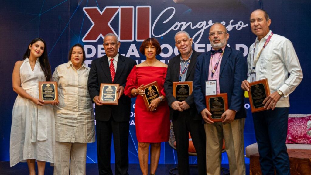 entregan-el-galardon-«maestro-de-la-geriatria-dominicana»-a-cinco-destacados-medicos