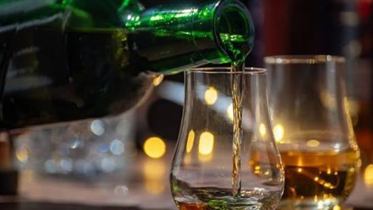 donald-trump-promete-eliminar-los-aranceles-al-whisky-irlandes-tras-su-visita-a-irlanda