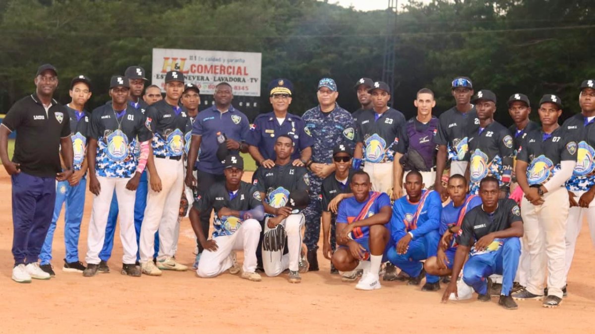 equipo-de-softbol-de-cadetes-de-la-policia-nacional-gana-titulo-por-cuarto-ano-consecutivo-sin-perder-un-juego