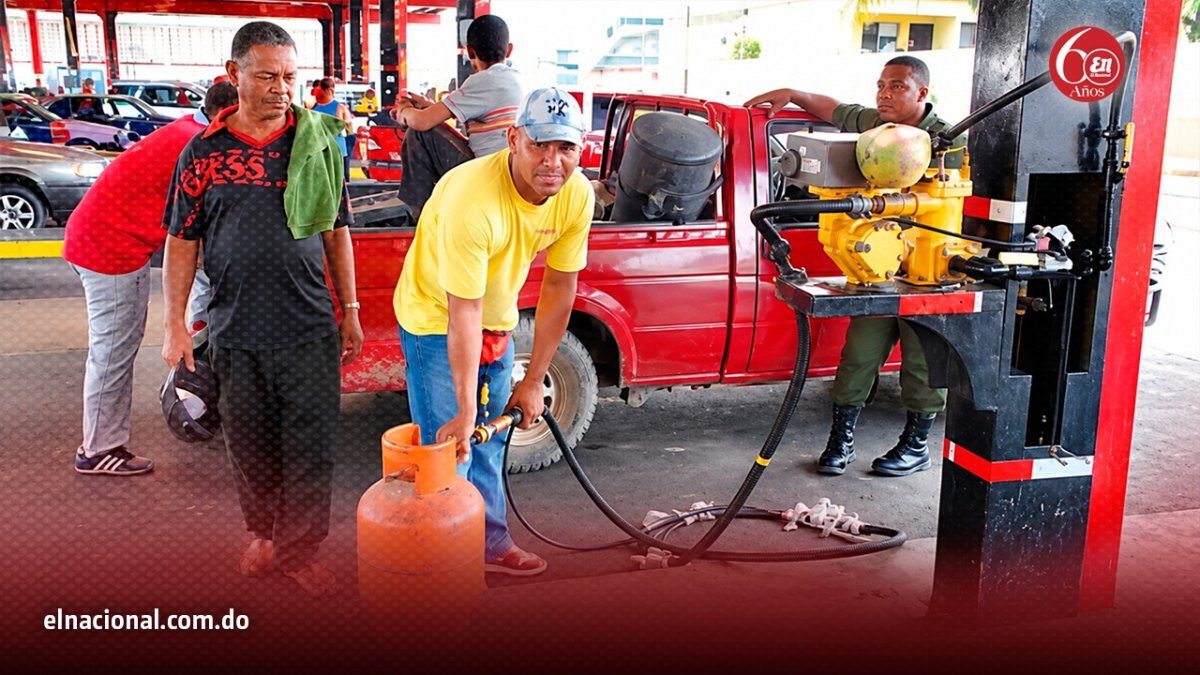 Gobierno vuelve a subir la gasolina prémium y otros combustibles