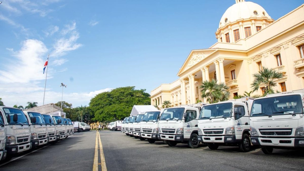 gobierno-entrega-50-camiones-compactadores-para-reforzar-la-recogida-de-basura-en-20-localidades