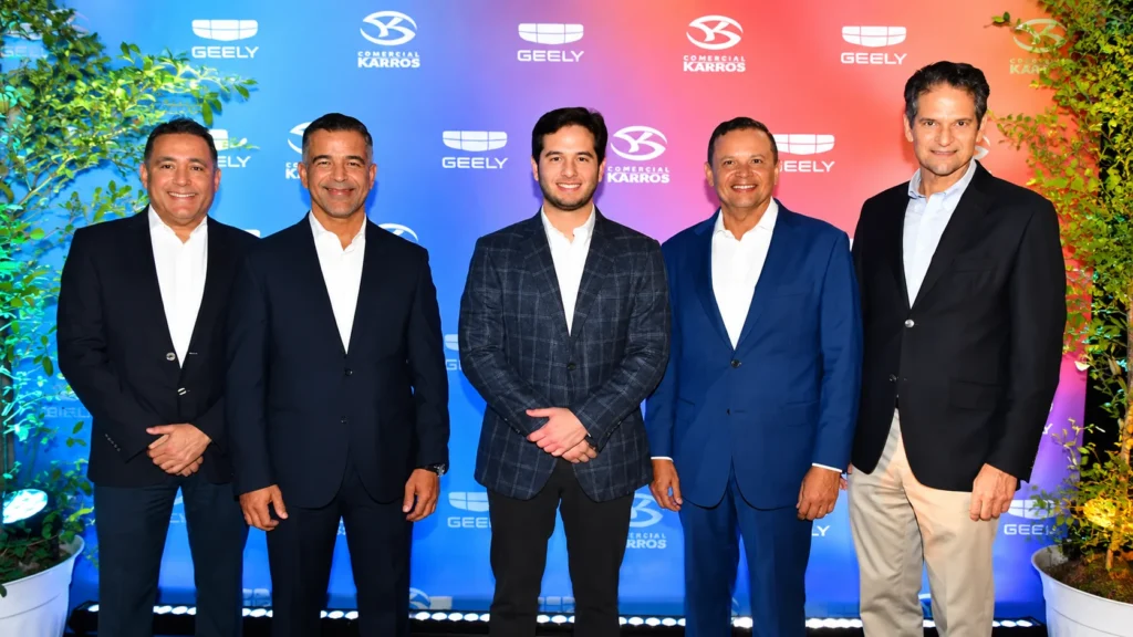 comercial-karros-presenta-geely-starray-gf-2027-y-abre-nuevo-showroom