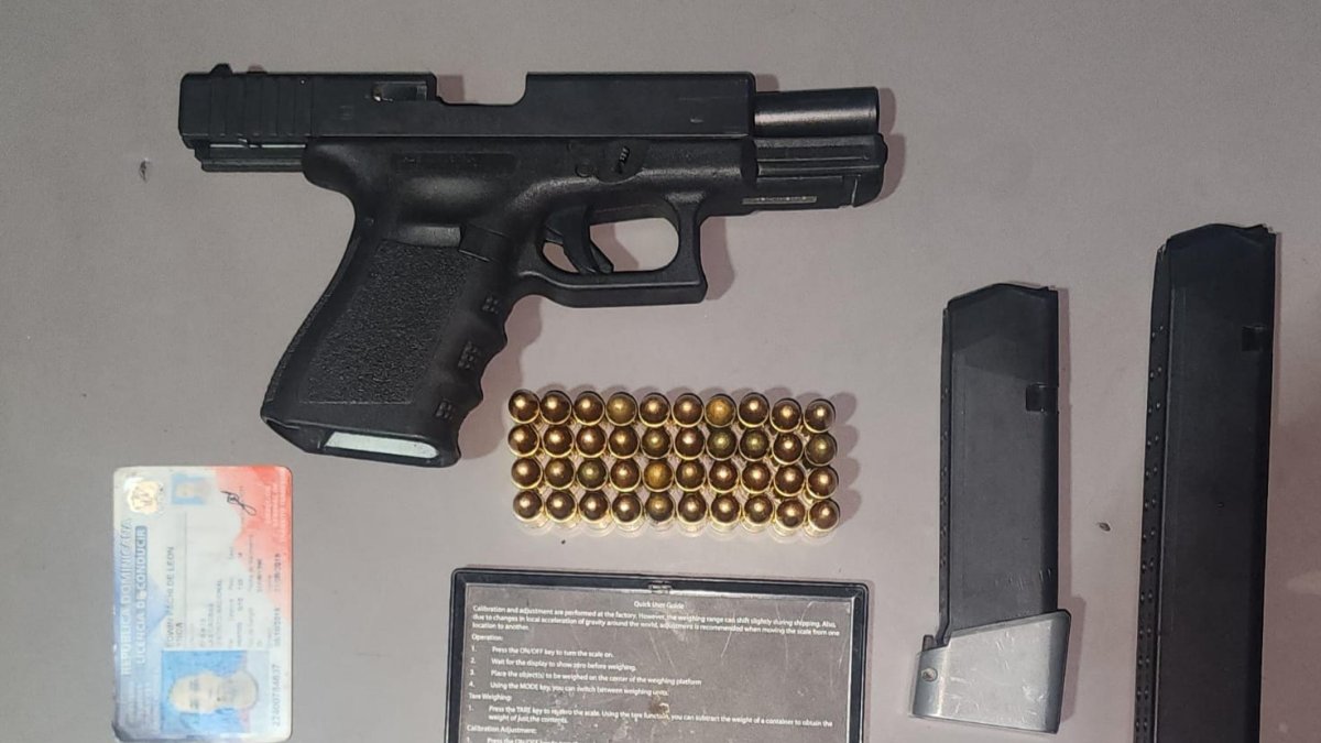 dicrim-ocupa-pistola-glock-con-dos-cargadores-y-presunta-cocaina-durante-operativo-en-manoguayabo