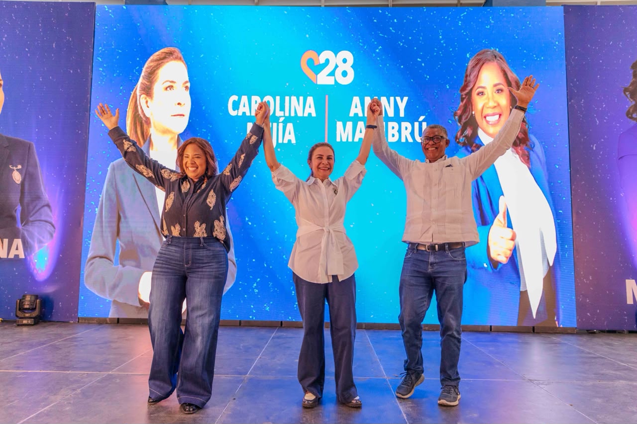 carolina-recibe-apoyo-de-la-diputada-anny-mambru-y-ex-secretario-general-del-ayuntamiento-sde-jesus-colon