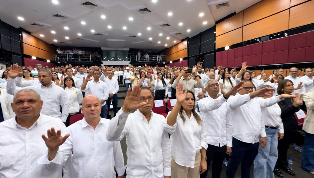 juramentan-frente-de-profesionales-de-la-salud-en-la-vega-en-apoyo-a-david-collado-para-2028
