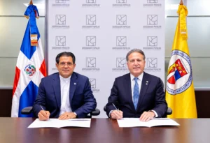 APAP y PUCMM llevarán inteligencia artificial a colmados y minimarkets dominicanos